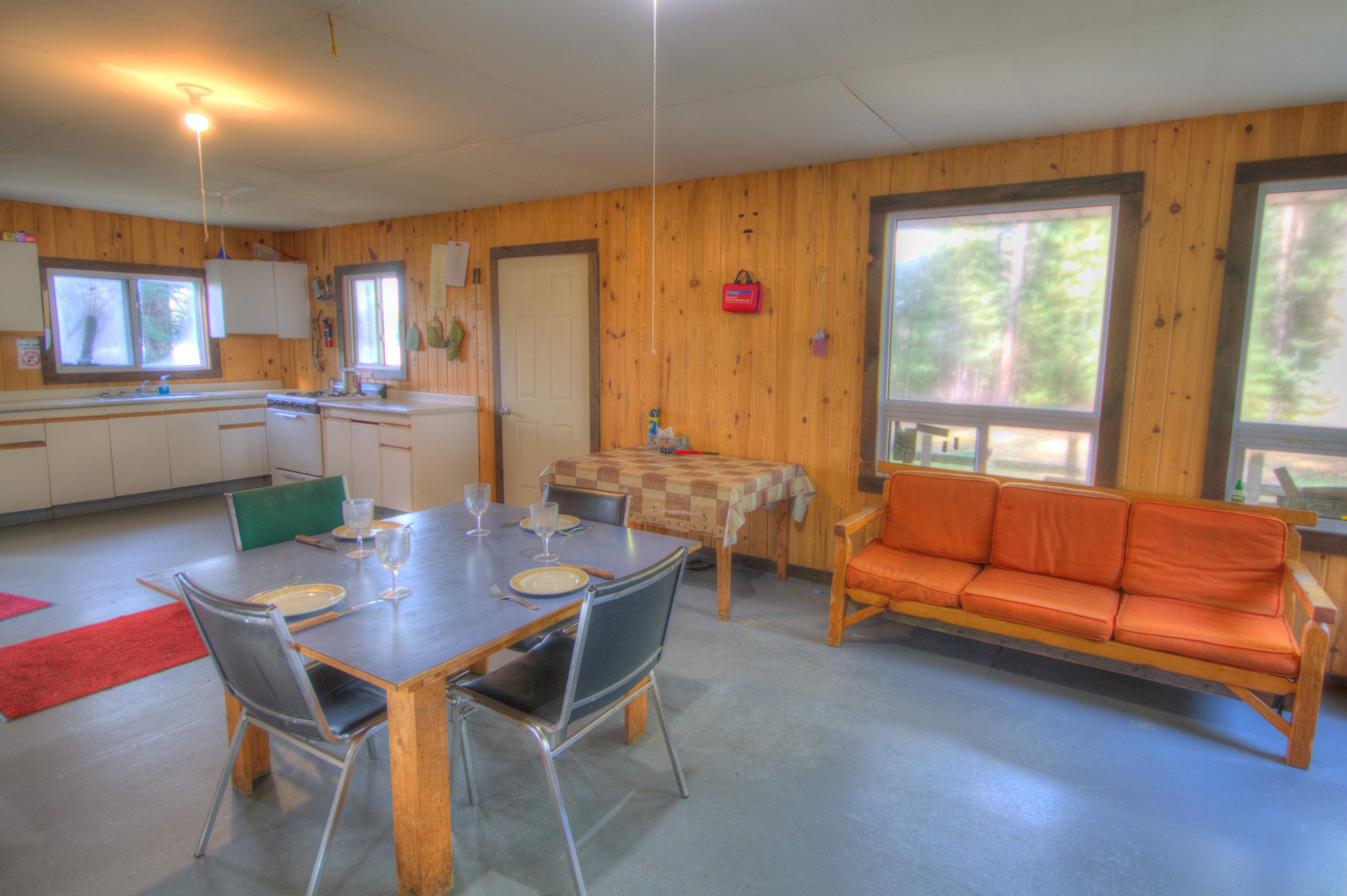 Dimple Lake cabin dining area