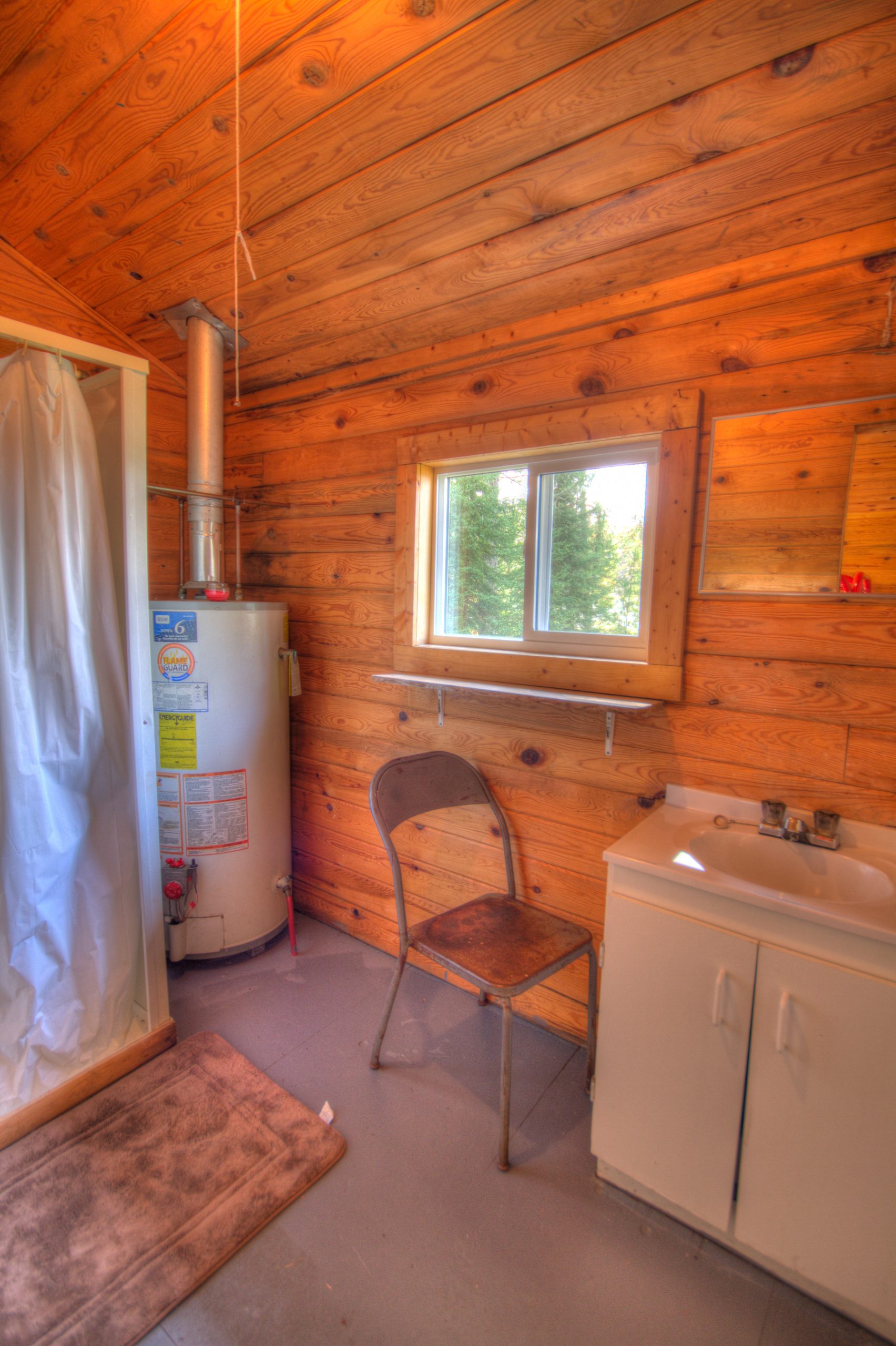Rollingstone Lake cabin bathroom