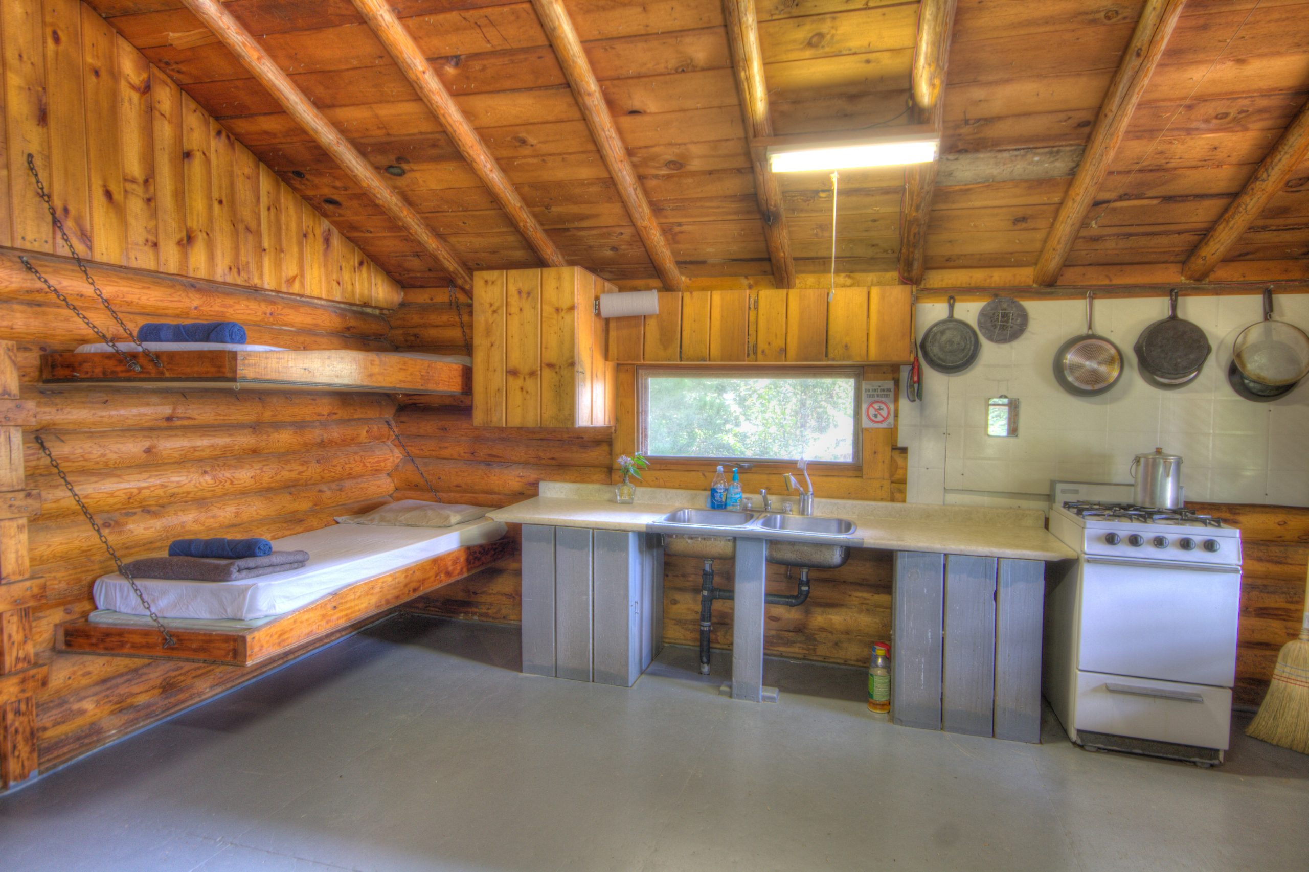 Rollingstone Lake cabin kitchen