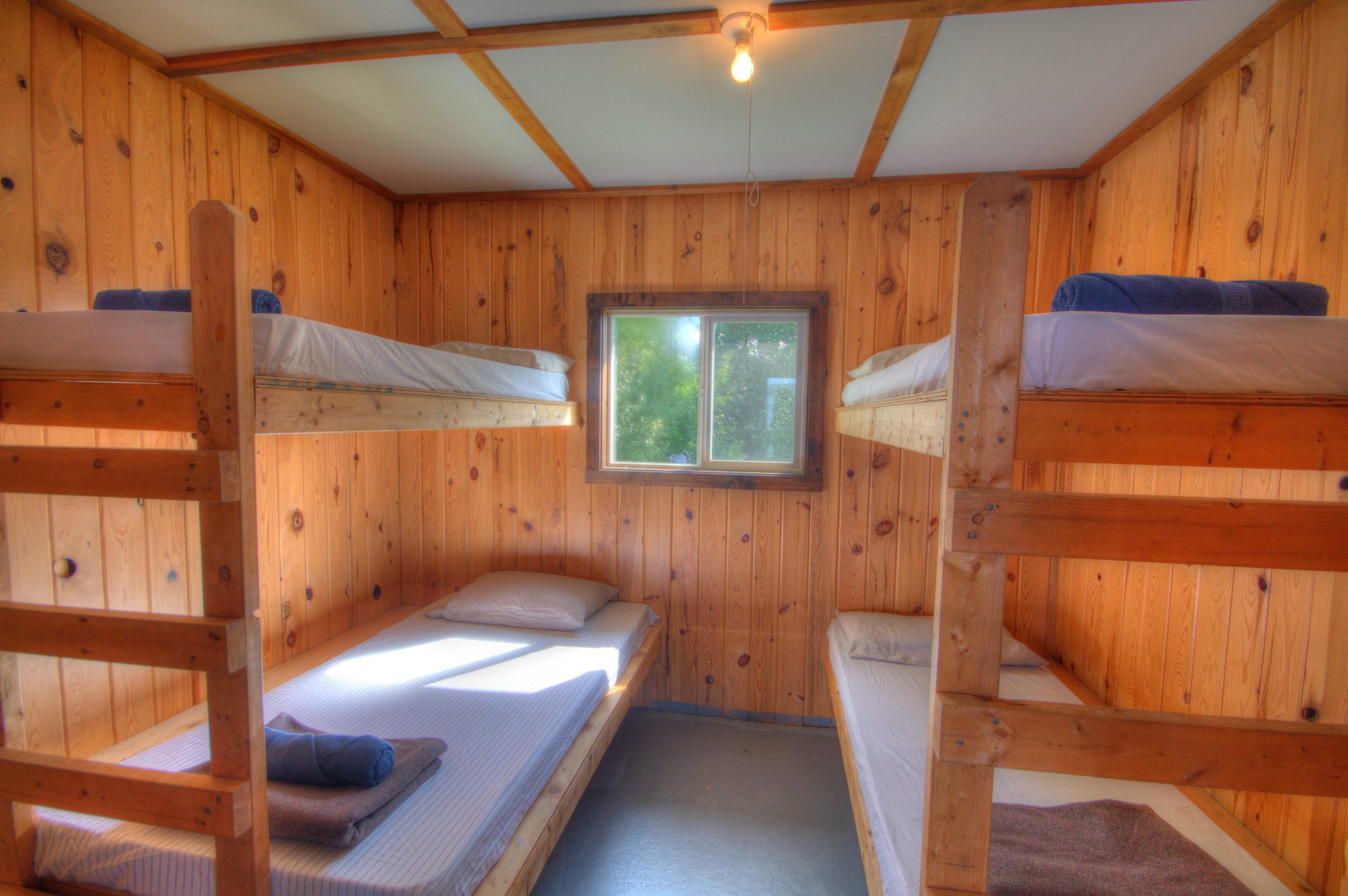 Sawbill Bay cabin bedroom